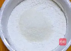 Illustration of how to make horseshoe flower steamed buns 2