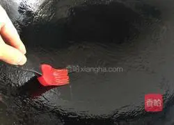 Illustration of how to make egg-skin and seaweed wontons 2