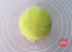 Illustration of how to make potato smiley face cake 2