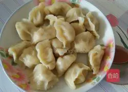 Illustration of how to make cabbage and pork dumplings 12