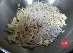 Illustration of Laoganma's Egg Fried Noodles 7