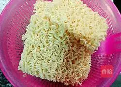 Stir-fried celery Illustration of how to make noodles 1