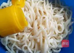 Noodles mixed with tomato sauce Practice illustration 5