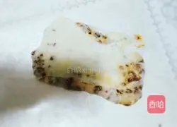 Fry crispy ghee Illustration of how to make sesame cakes 16