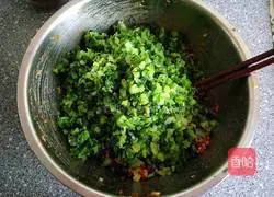 Illustration of how to make celery stuffed dumplings 7