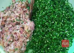 Illustration of how to make leek and pork dumplings 5