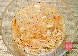 Illustration of how to make leek and egg pancake box 2