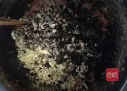 Illustration of how to make three fresh stuffed dumplings 12