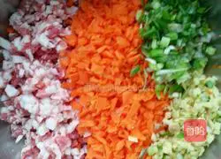 Illustration of how to make carrot and mutton dumpling fillings 5