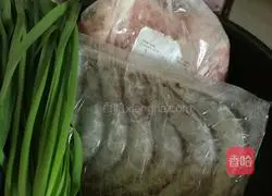 Illustration of how to make three fresh stuffed dumplings 1