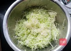 Illustration of how to make cumin and white radish pancakes 3
