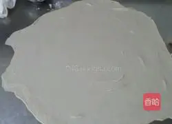 Illustration of how to make green onion and sesame layer cake 2