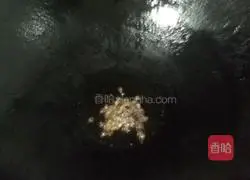 Illustration of how to make stir-fried noodles with shredded eggplant 6