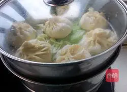 Illustration of how to make pork and cabbage buns 18