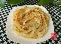 Illustration of how to make hand-shred scallion pancakes 13