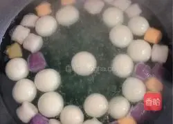 Illustration of how to make glutinous rice balls and taro balls stuffed with roses 4