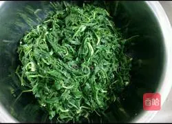 Illustration of how to make shepherd's purse and pork dumplings 6