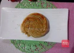 Illustration of how to make spiral noodle cake 11