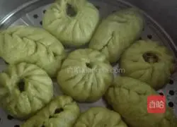 Illustration of how to make colorful stuffed buns 17