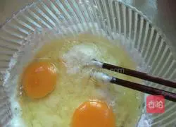 Illustration of how to make chives, bean dregs and egg pancakes 2