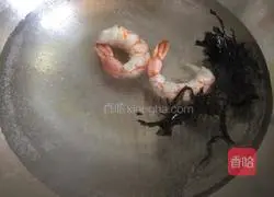 Illustration of how to make seaweed, egg and shrimp wontons 4