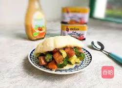 Illustration of how to make French salad dressing, luncheon meat and lotus leaf cake 15