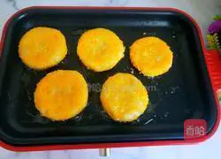 Illustration of how to make stringy potato cakes 13