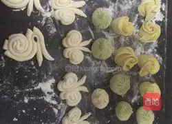 Illustration of how to make colorful steamed buns 9