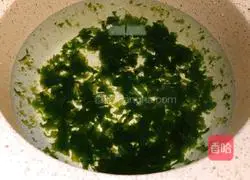 Illustration of how to make egg and wakame ravioli 10