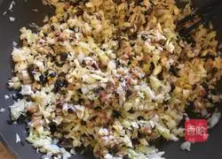 Illustration of how to make cabbage oil shuttle stuffed buns 9