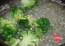 Illustration of Korean Spicy Cabbage Fried Rice 6