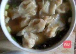 Illustration of how to make fresh meat wontons 5