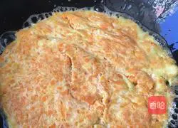 Illustration of how to make carrot and egg pancakes 9