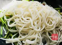 Illustration of how to make fried rice noodles with barbecued pork (Cantonese style) 9