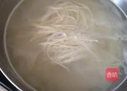 Illustration of how to make garlic noodles 1