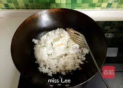 Illustration of how to make mixed vegetable and meat diced soy sauce fried rice 5