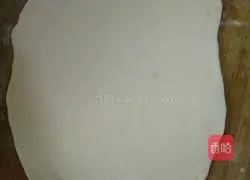 Illustration of making large green onion pancake 9