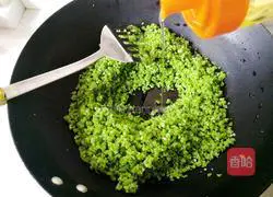 Illustration of how to make dumplings stuffed with beans, mushrooms and fungus stuffing 13