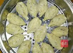 Illustration of how to make steamed cabbage dumplings 17