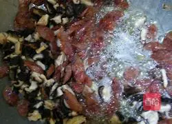 Illustration of how to make fried rice with carrots, mushrooms and sausages 4