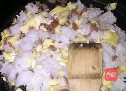 Illustration of how to make fried rice with eggs, ham and sausage 4