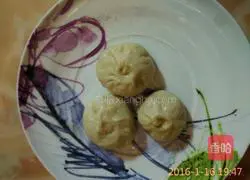 Illustration of making fish and pork buns 8