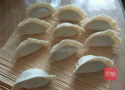 Illustration of how to make chicken, mushroom and onion dumplings 8