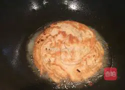 Illustration of how to make golden dough pancakes 10