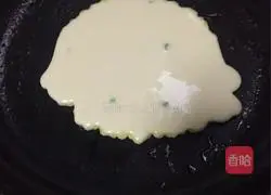 Illustration of how to make fried glutinous rice egg pancake 4
