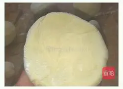 Illustration of how to make hollow sesame cake 5