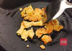 Illustration of how to make beef and egg fried rice 5