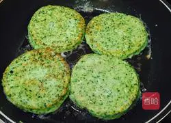 Illustration of how to make broccoli egg pancake 10
