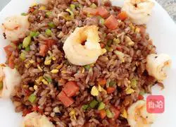 Illustration of how to make shrimp and ham fried rice 9