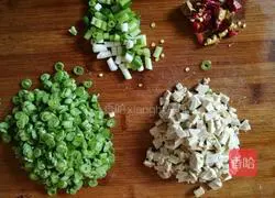 Illustration of two-in-one oil-splashed dry noodles 2